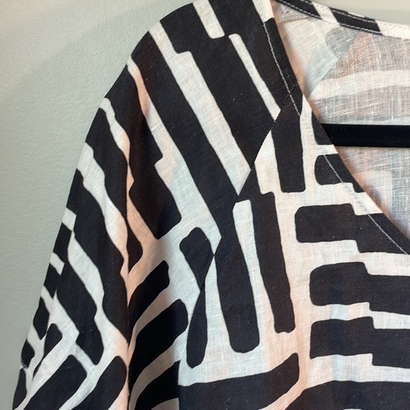 NWT FOIL linen ALL TOGETHER stroke of luck top in size 6. - Picture 5 of 8